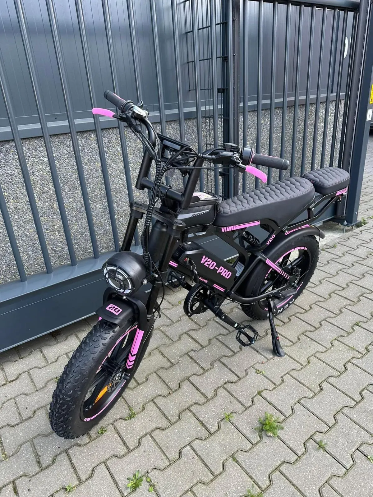 Surron Fat Tyre — Black & Pink